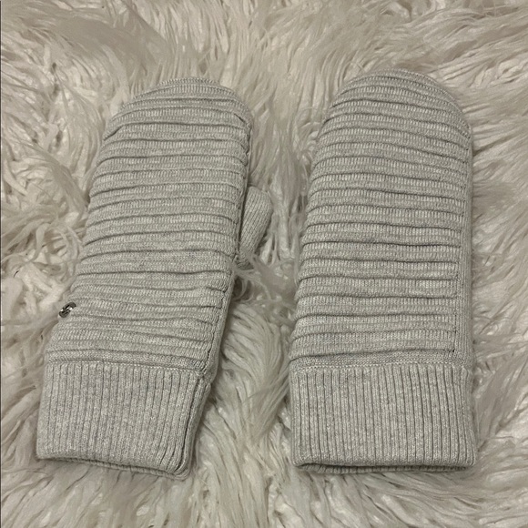 Lululemon Sweet and Sherpa Mittens - Picture 2 of 4